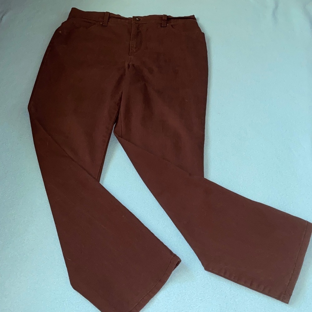 GLORIA VANDERBILT Amanda brown jean’s rhinestone back pockets size 12 average